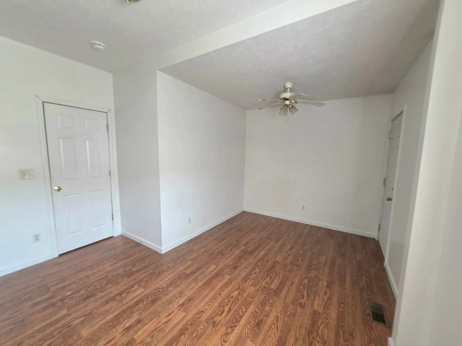 4 bed, 1000 sqft, $1,650 — Photo 1