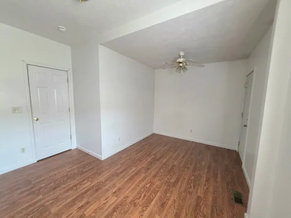 321 E College St #A, Carbondale, IL 62901