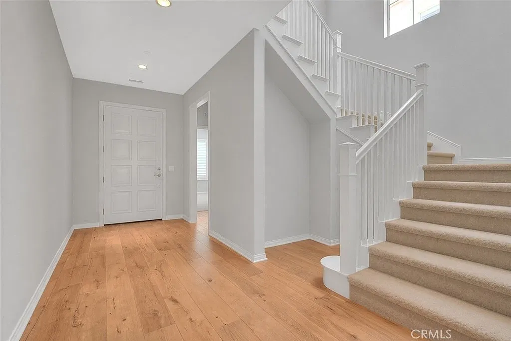 4 bed, 3.0 bath, 2613 sqft, $5,990 — Photo 2