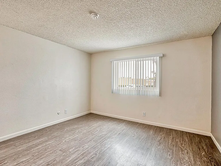 Lotus Gardens Apartments — Photo 17