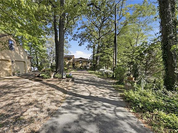 3rd image of 3094 Bray Rd