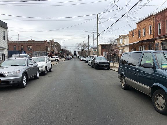 4th image of 848 Belmont Ave
