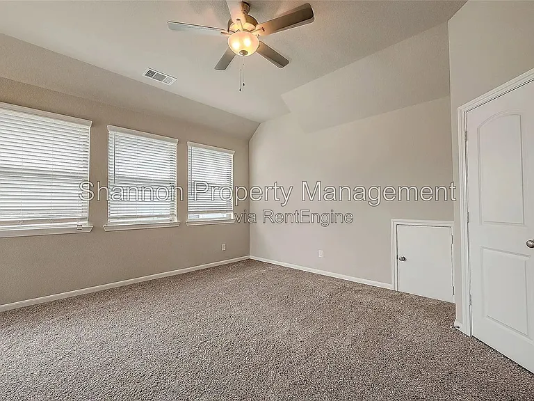 2559 Terrace Point Dr — Photo 30