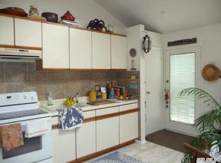 25 Astor Ave, Saint James, NY