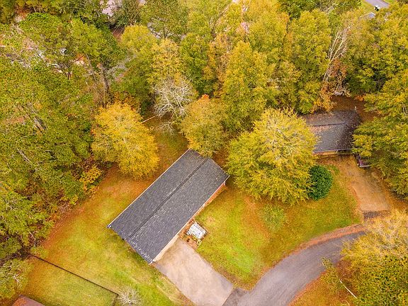 3rd image of 27 Bluebird Ln