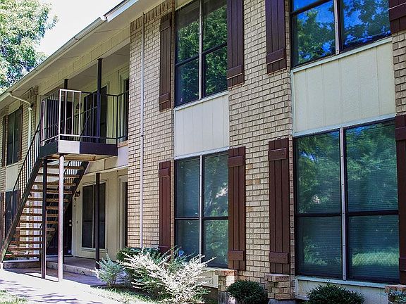 3rd image of 501 Eagle Dr APT 19