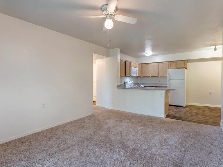 Tuscan Isle Apartments — Photo 20