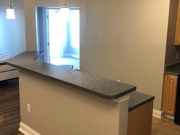 4th image of 100 Gateway Dr #126
