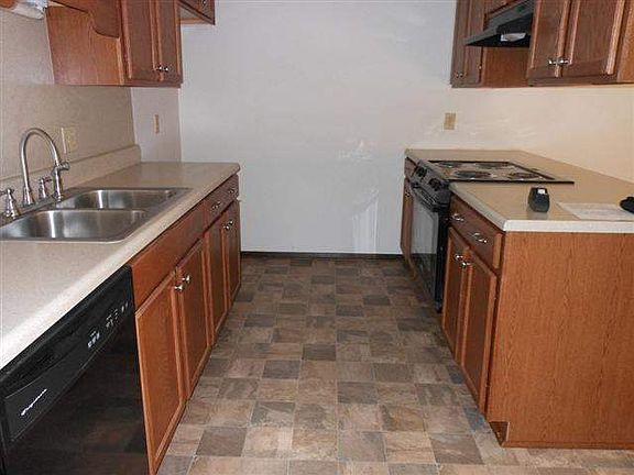 2nd image of 100 Woodglen Ct