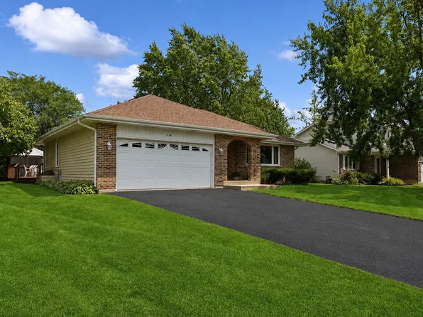 1166 Tracie Dr, Lake Zurich, IL 60047