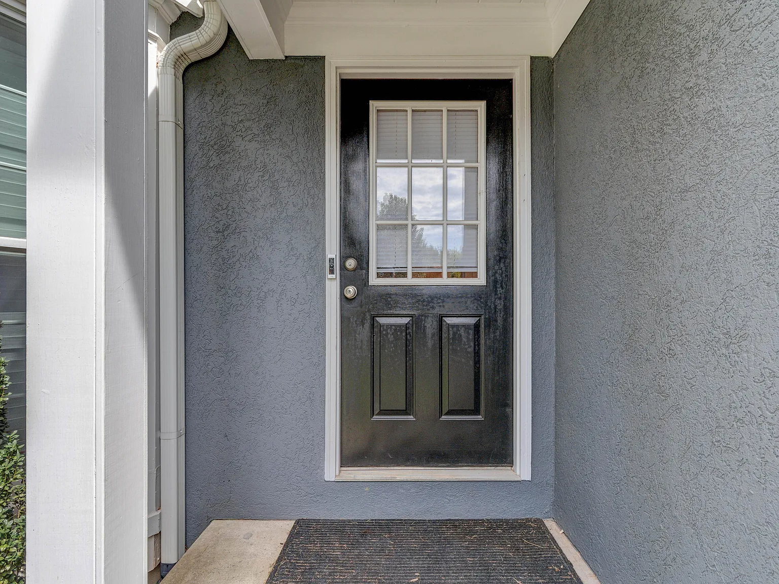 3 bed, 2550 sqft, $3,300 — Photo 2