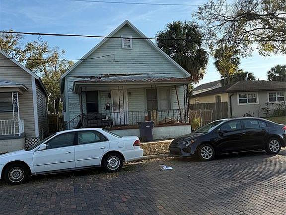 4th image of 2310 W Walnut St