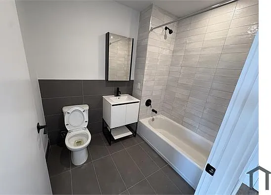 3 bed, $3,500 — Photo 2