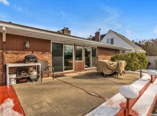 2860 Lenox Rd, Oceanside, NY 11572