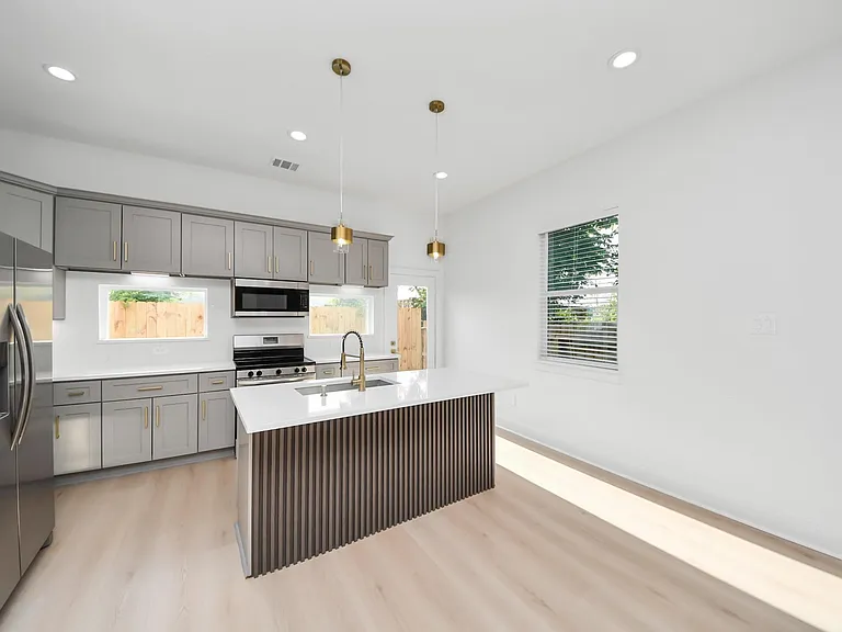 8601 Amadwe St #B — Photo 11