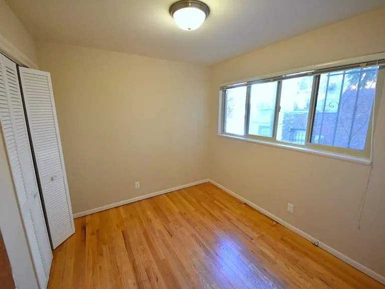 413 Belmont Ave E #D — Photo 12