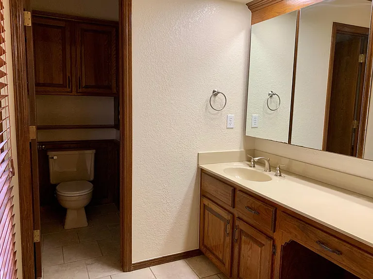 1419 Pickford Ln — Photo 36