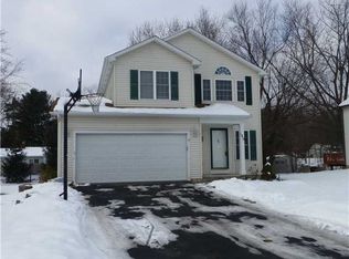 140 Oak Mills Xing, West Henrietta, NY 14586