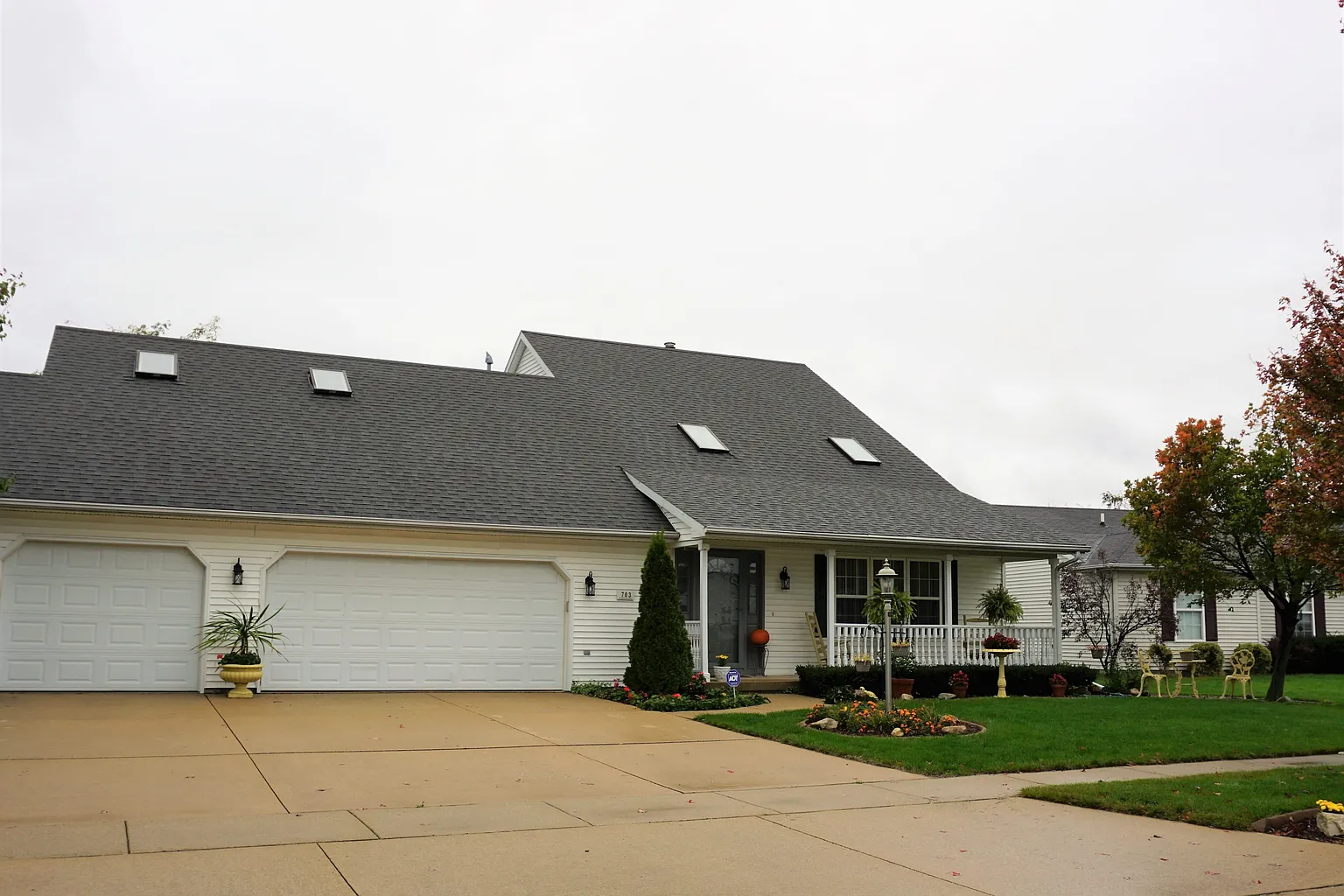703 Brittany Dr photo 1