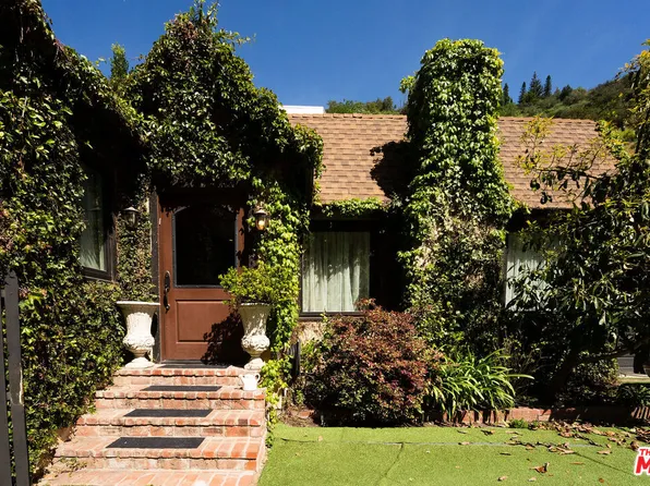 1318 N Beverly Glen Blvd, Los Angeles, CA 90077