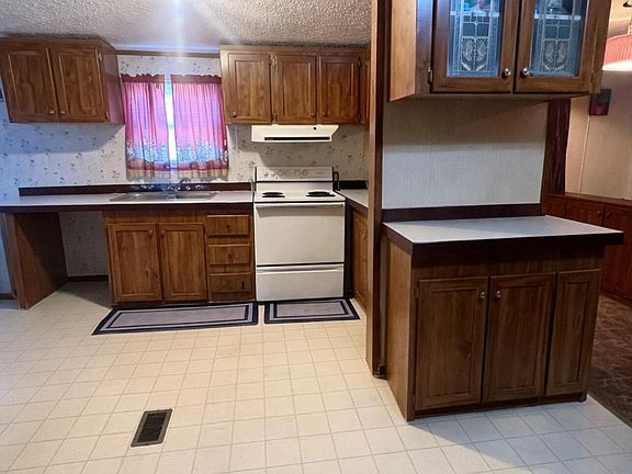 3rd image of 134 Richardson St