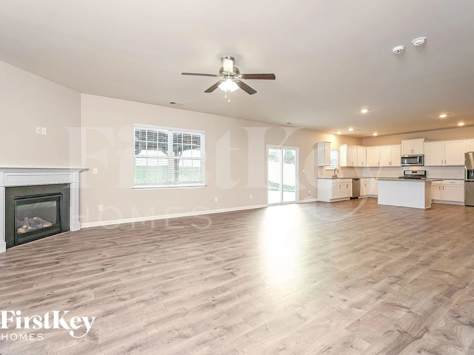 4 bed, 3.5 bath, 3221 sqft, $3,045 — Photo 4