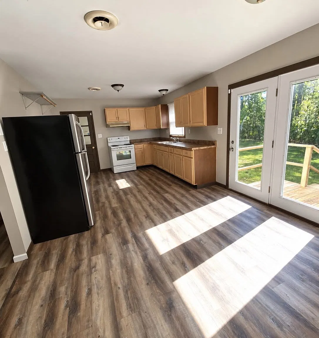 3 bed, 1.5 bath, 1152 sqft, $1,300 — Photo 2