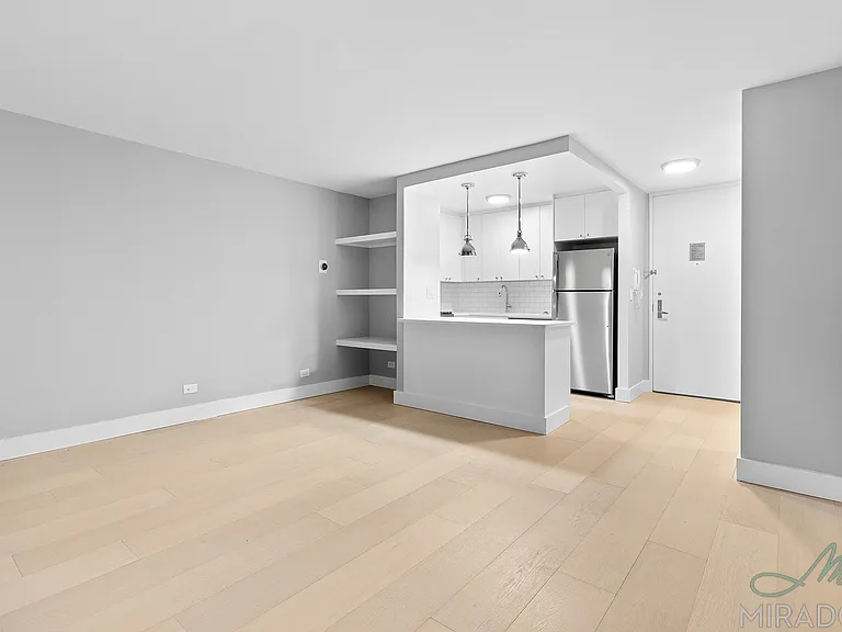 330 E 39th St #10R — Photo 9