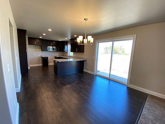 Kitchen/Dining Area