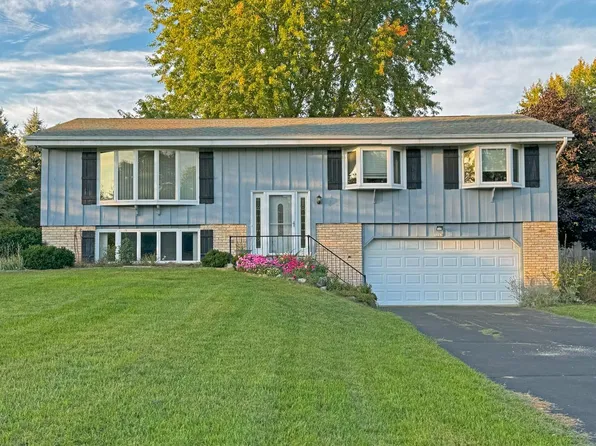 1782 Valley ROAD, West Bend, WI 53090