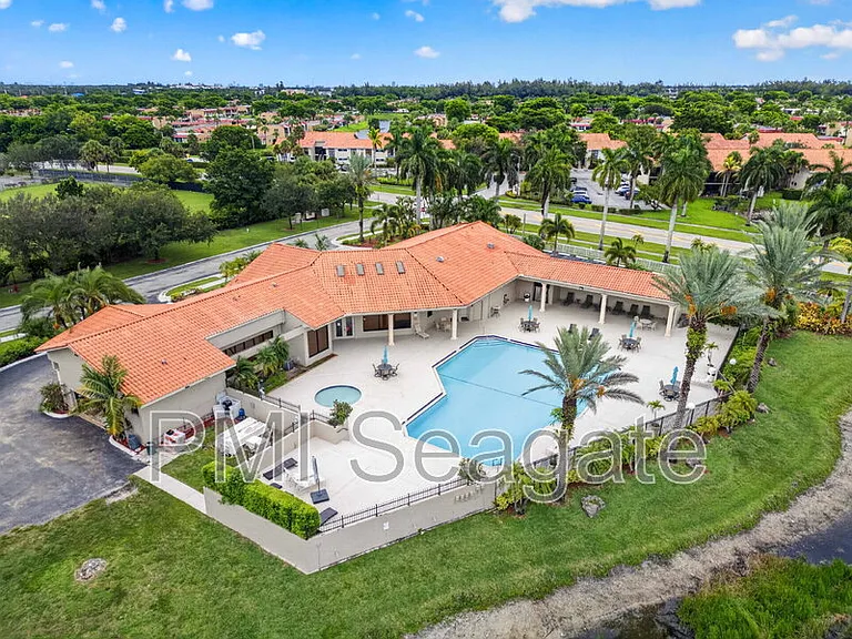1543 Lake Crystal Dr #G — Photo 6