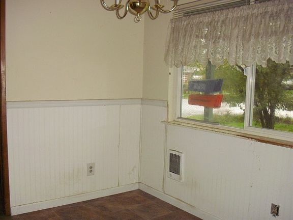 5th image of 8043 S Sheridan Ave