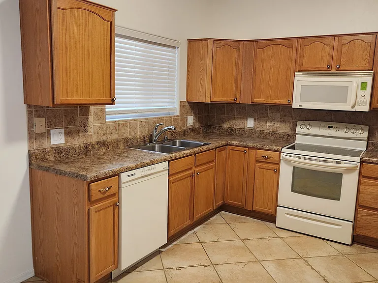 391 S Meadowood Ln — Photo 7