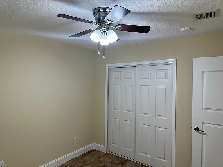 210 Foxwood Dr — Photo 9