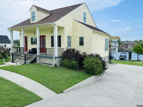 11416 River Highlands Dr, Saint Amant, LA 70774