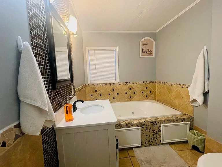 1709 Gandy St — Photo 11