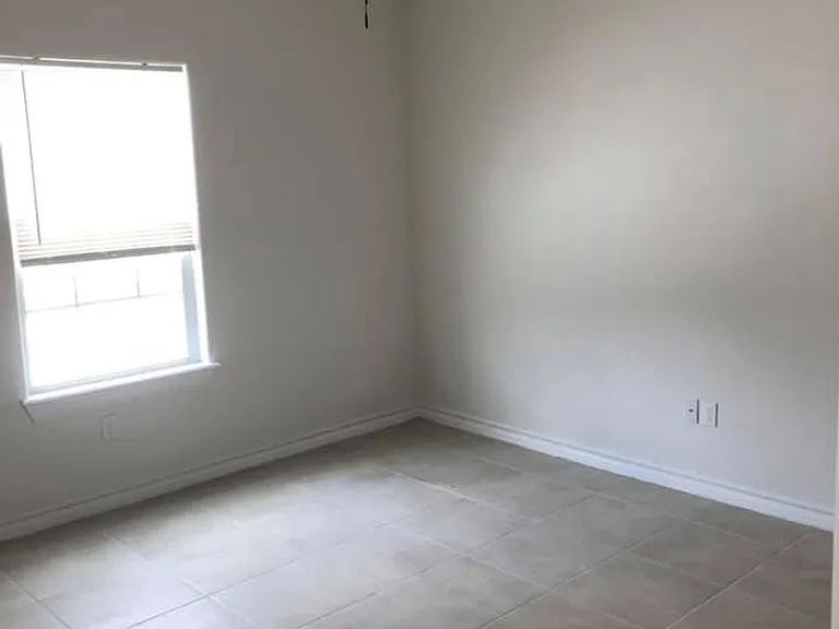 1102 Okane St — Photo 2
