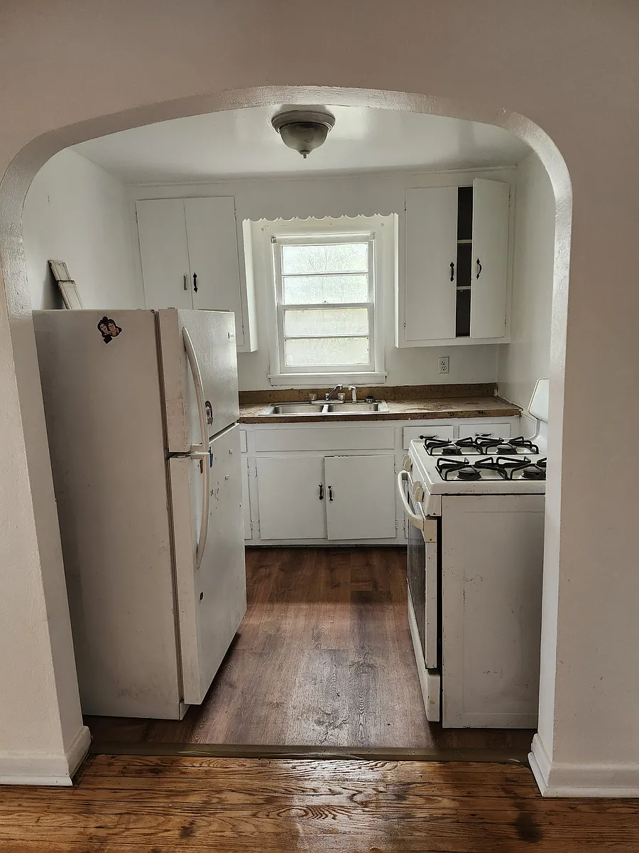 Building Photo - 3464 James Ave #2