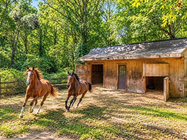 184 Wakeby Rd, Marstons Mills, MA 02648