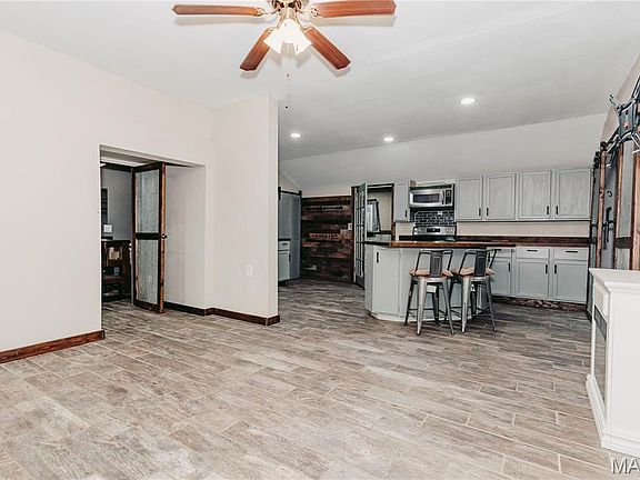 5th image of 40190 Dandelion Rd