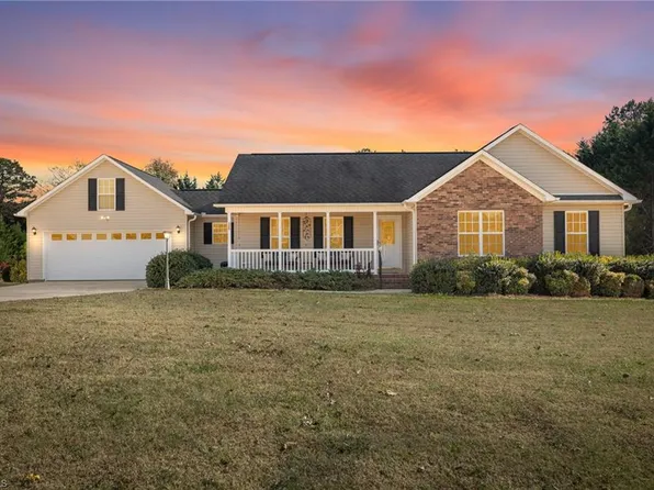 325 Carriage Trace Ln, Lexington, NC 27295