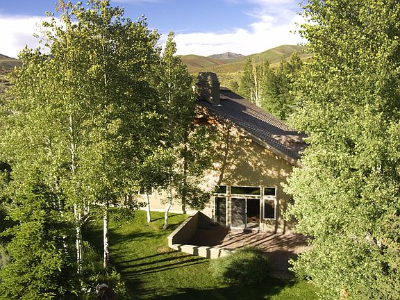 2nd image of 209 Lupine Rd