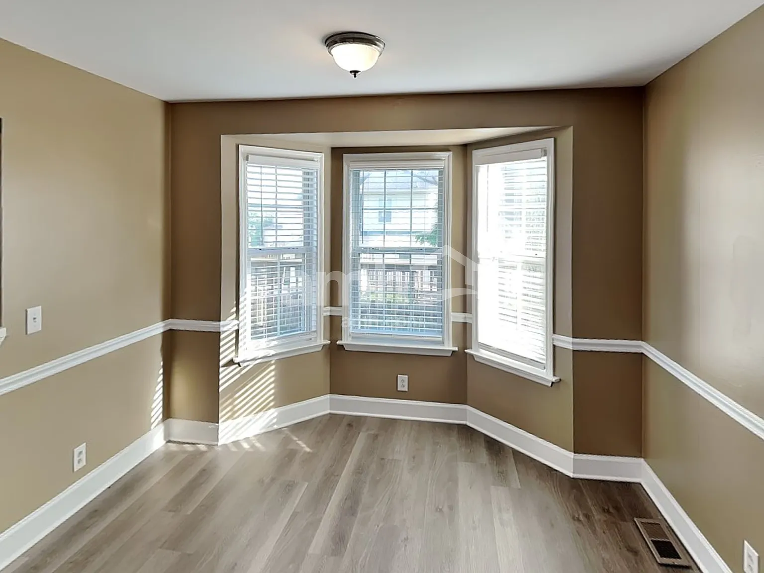3 bed, 3.0 bath, 2926 sqft, $2,765 — Photo 4