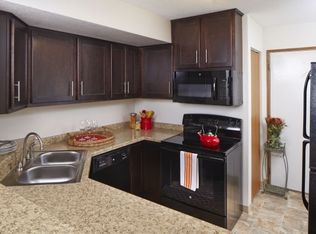 5840 Teakwood Ln N APT B, Minneapolis, MN 55442