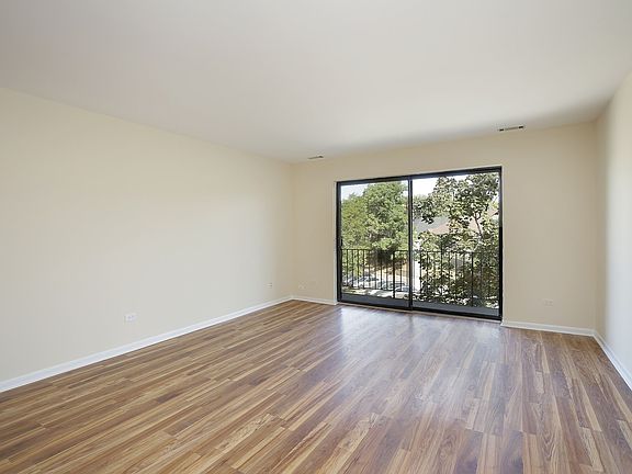 Sliding doors to the balcony