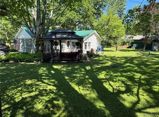 96 Chestnut Ln, Angola, NY 14006