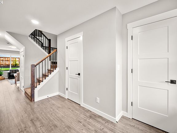 5th image of 2606 NE 51st St