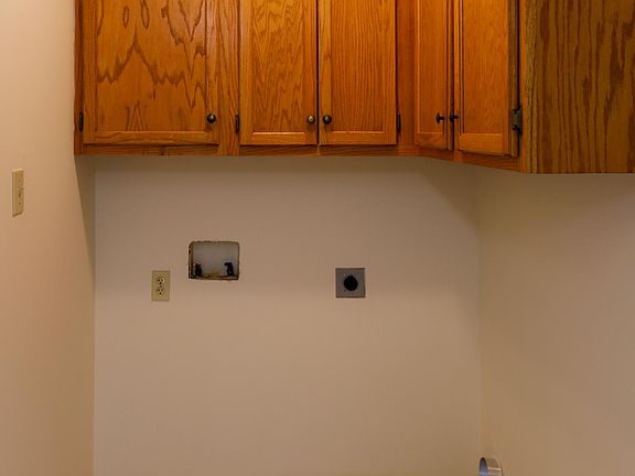 4th image of 3714 Newcastle Dr