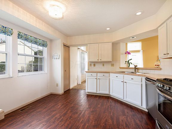 5-1570Saffron_Kitchen-