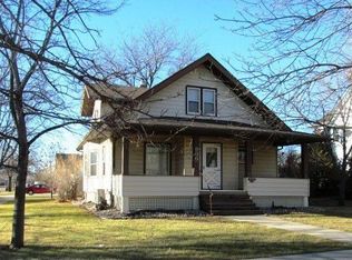 936 E 2nd St, Redfield, SD 57469